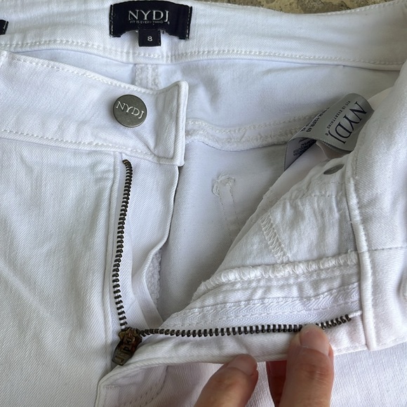 EUC NYDJ white denim Marilyn Straight capris - Picture 4 of 15